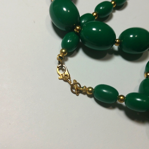 Monet Green & Gold Necklace Vintage 24K Gold Plated  26" Graduating Ovals - Picture 9 of 10